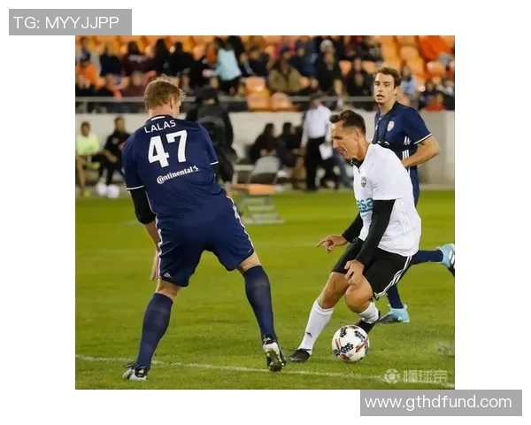 足球明星慈善行动展现无私精神助力社会发展与人道关怀 足球明星慈善行动展现无私精神助力社会发展与人道关怀